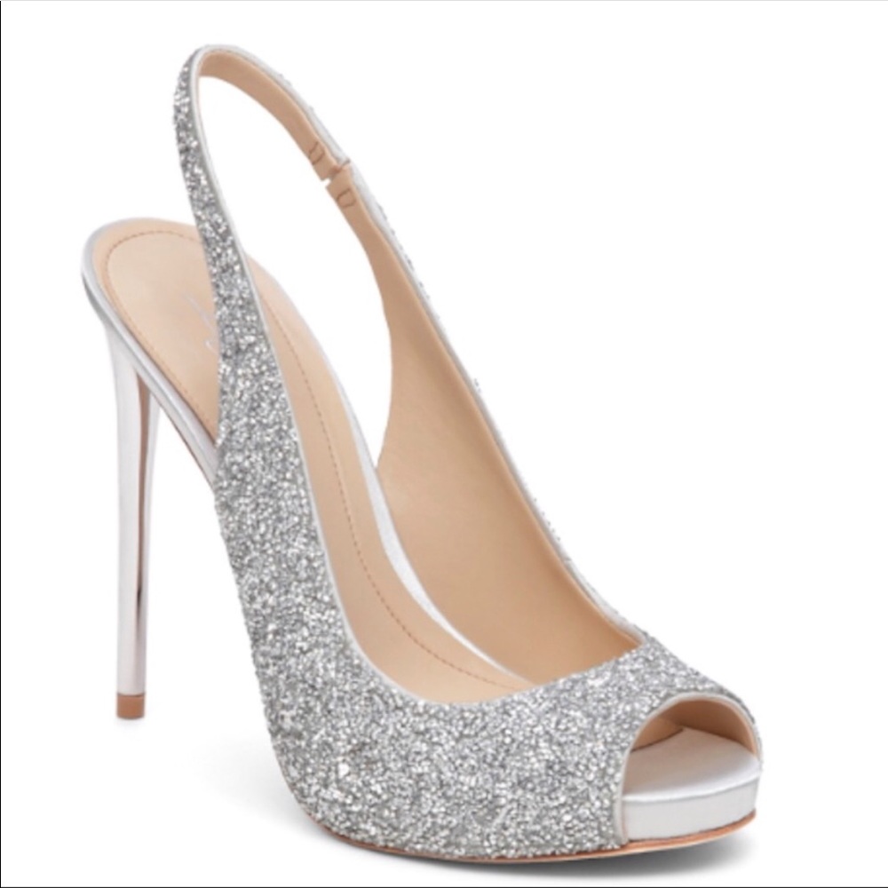Shimmering and Sexy Silver Heels 😍👠👠✨